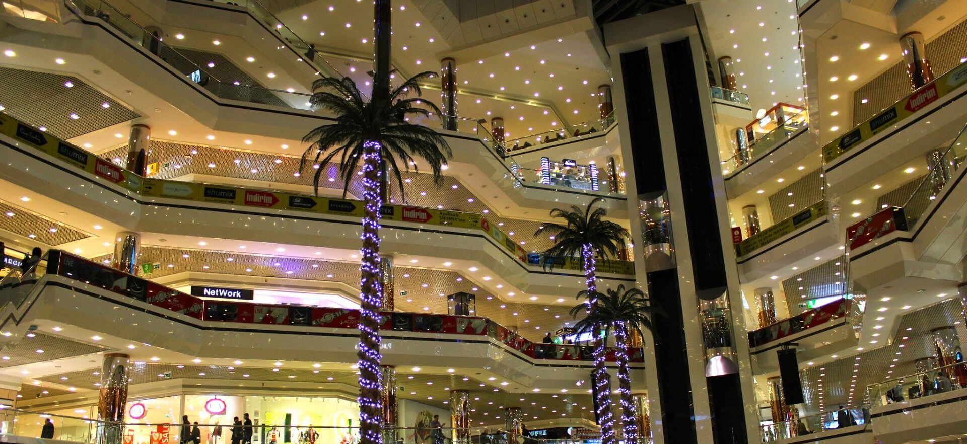 أوقات التخفيضات الحقيقية في مولات إسطنبول لعام 2026 وكيف تستغلها بذكاءIstanbul Review