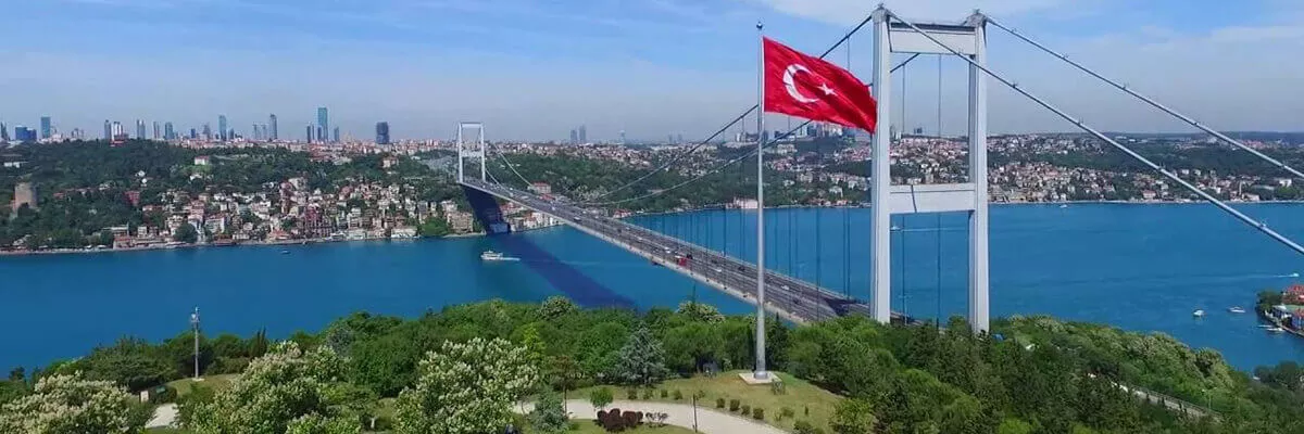 جسر السلطان محمد الفاتح في اسطنبولIstanbul Review