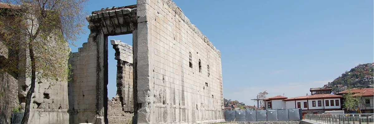 معبد أوغسطس وروما في أنقرةIstanbul Review
