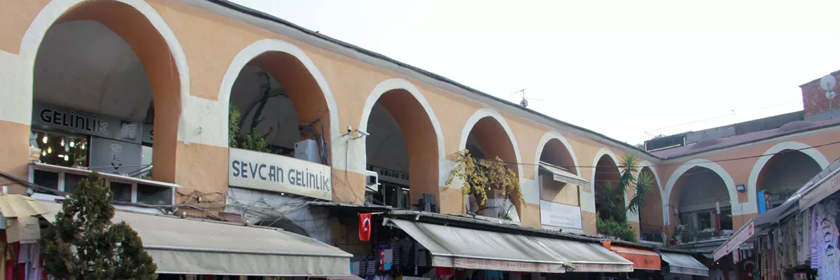 بازار محمود باشا في اسطنبولIstanbul Review