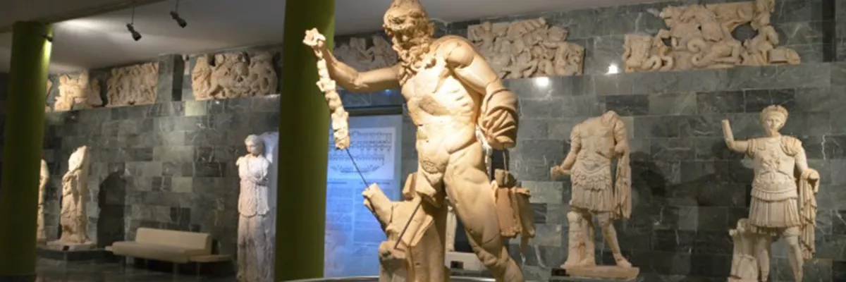 المتحف الأثري في أنطالياIstanbul Review